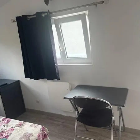 Ground-floor With Private Garden Apartment *
